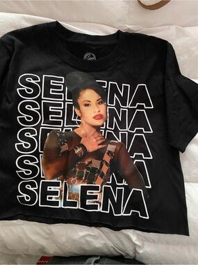 Official Selena Graphic Crop Tee Icon Portrait Black Size S